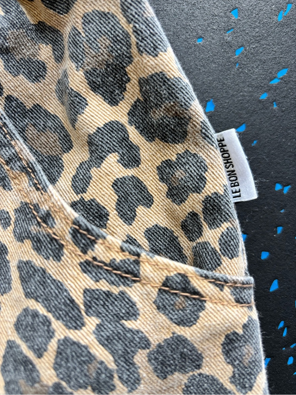 Le Bon Shoppe city short in leopard print - Picture 3 of 6